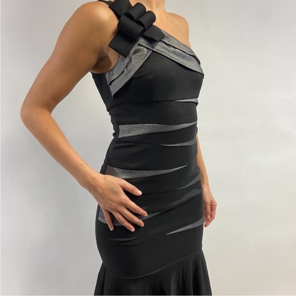 Betsy & Adam One Shoulder Mermaid Gown Size 2 - Picture 10 of 10